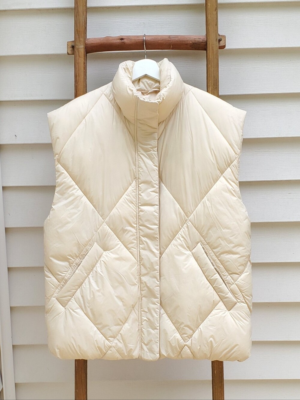 Abercrombie and Fitch Oversized Quilted Puffer Vest Jacket Size M - Picture 2 of 5